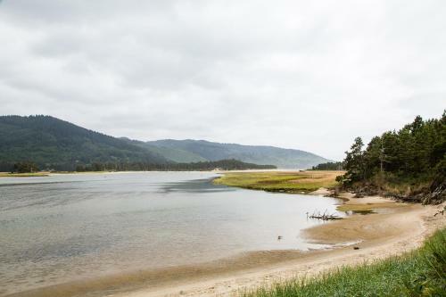 Pacific City Camping Resort Cabin 9