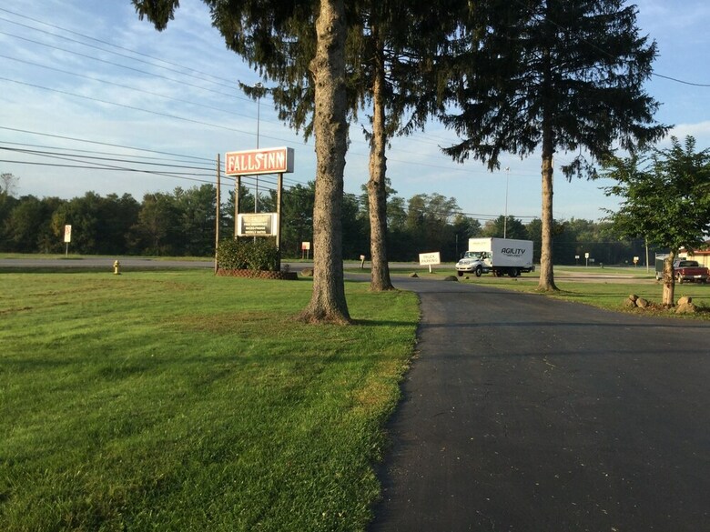 Motel Falls Inn