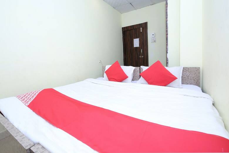 Oyo 29245 Hotel E Square