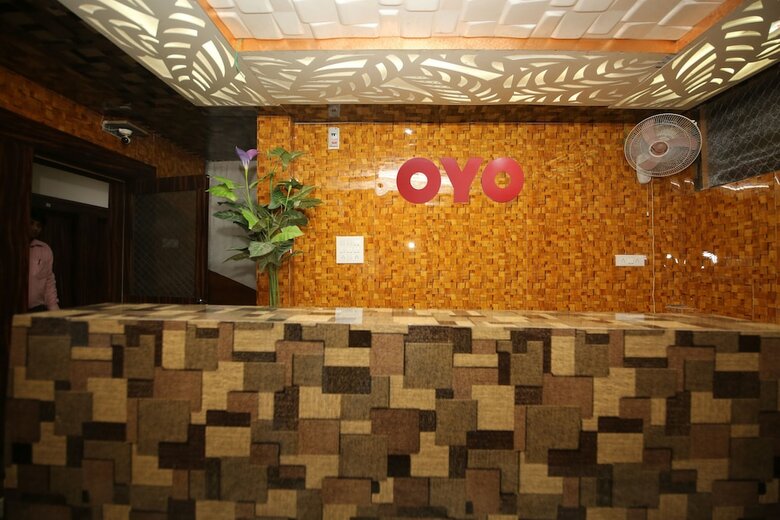 Oyo 29245 Hotel E Square