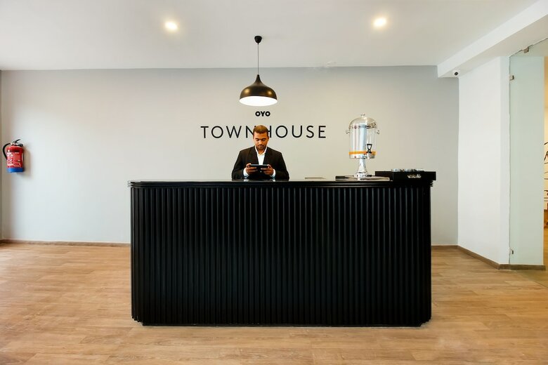 Hotel Oyo Townhouse 151 H Square