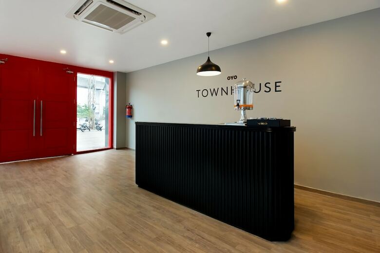 Hotel Oyo Townhouse 151 H Square