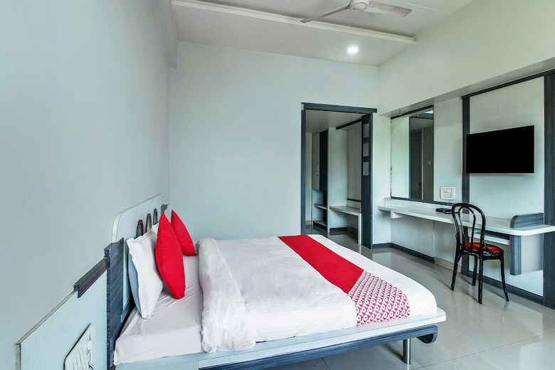 Oyo 60852 Hotel Residency Park