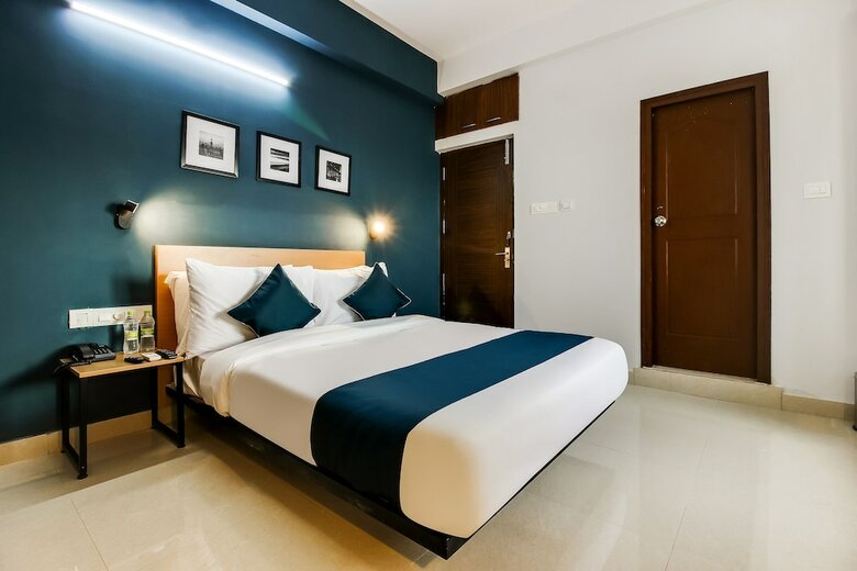 Hotel Silverkey Executive Stays 38014 Near Sanskrit School