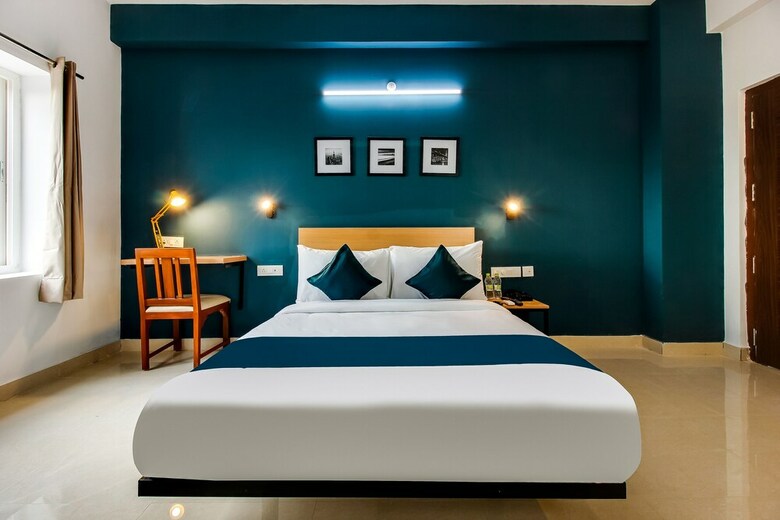 Hotel Silverkey Executive Stays 38014 Near Sanskrit School