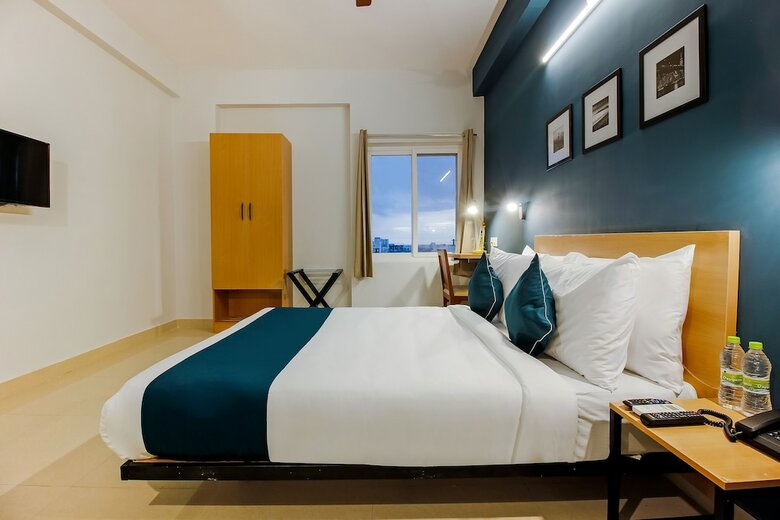 Hotel Silverkey Executive Stays 38014 Near Sanskrit School