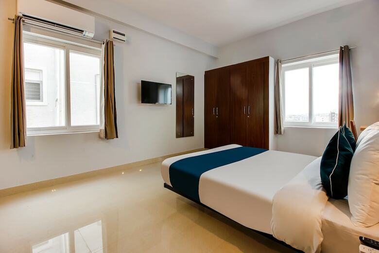 Hotel Silverkey Executive Stays 38014 Near Sanskrit School
