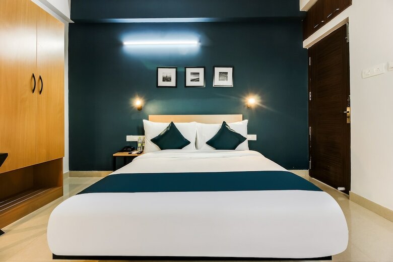 Hotel Silverkey Executive Stays 38014 Near Sanskrit School