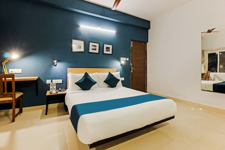 Hotel Silverkey Executive Stays 38014 Near Sanskrit School