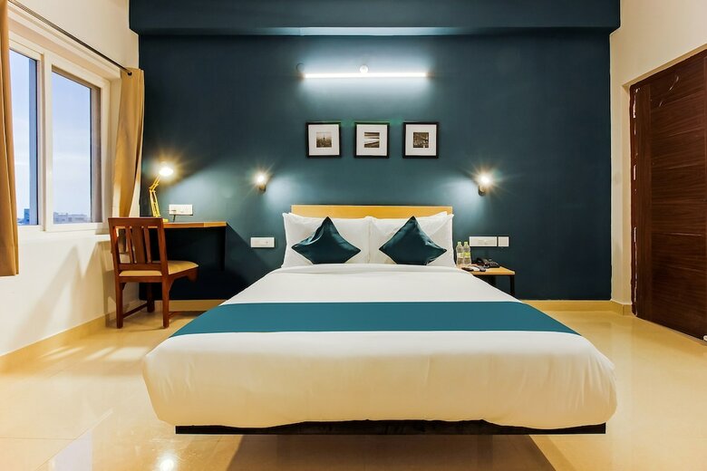 Hotel Silverkey Executive Stays 38014 Near Sanskrit School