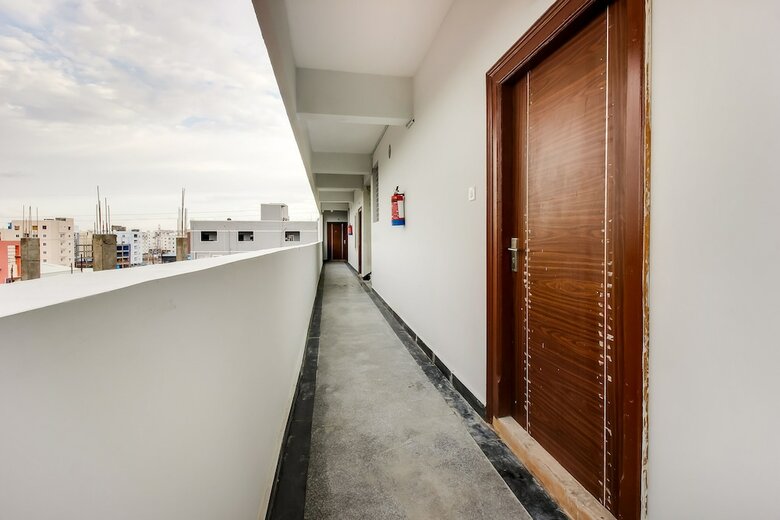 Hotel Silverkey Executive Stays 38014 Near Sanskrit School