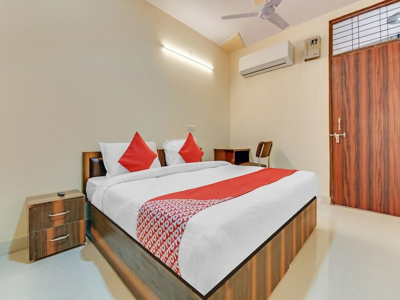 Oyo Flagship 39564 Shiv Hotel