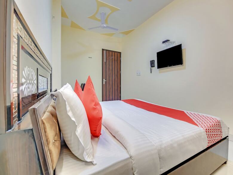 Oyo Flagship 39564 Shiv Hotel