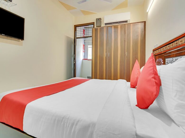 Oyo Flagship 39564 Shiv Hotel