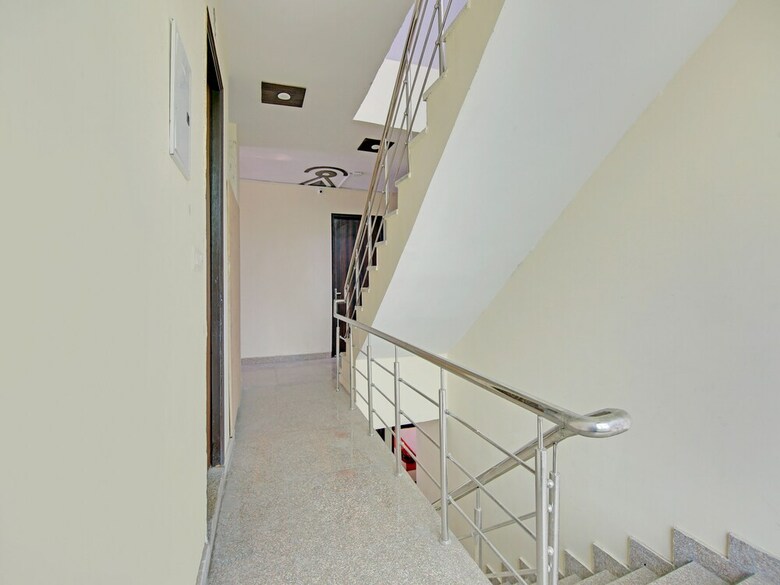Oyo Flagship 39564 Shiv Hotel