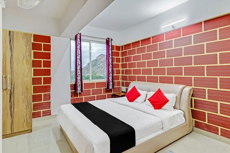 Hotel Capital O 60010 Royal Heritage Resort