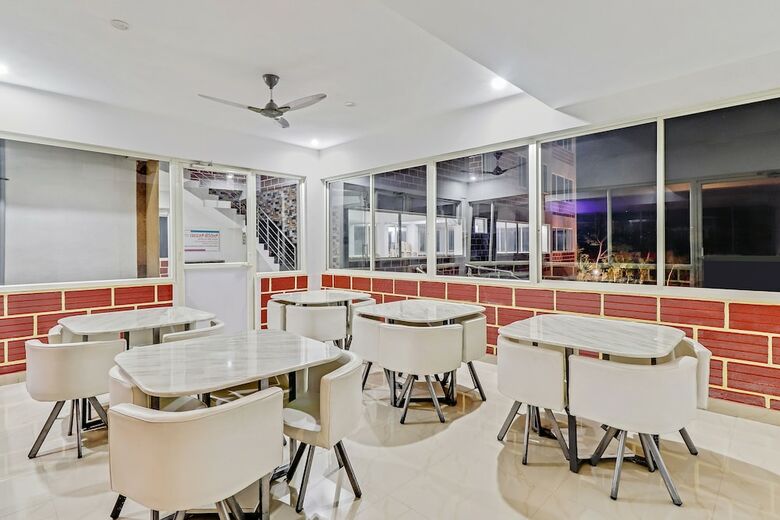 Hotel Capital O 60010 Royal Heritage Resort