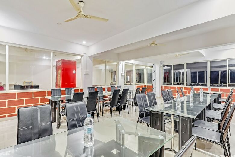 Hotel Capital O 60010 Royal Heritage Resort