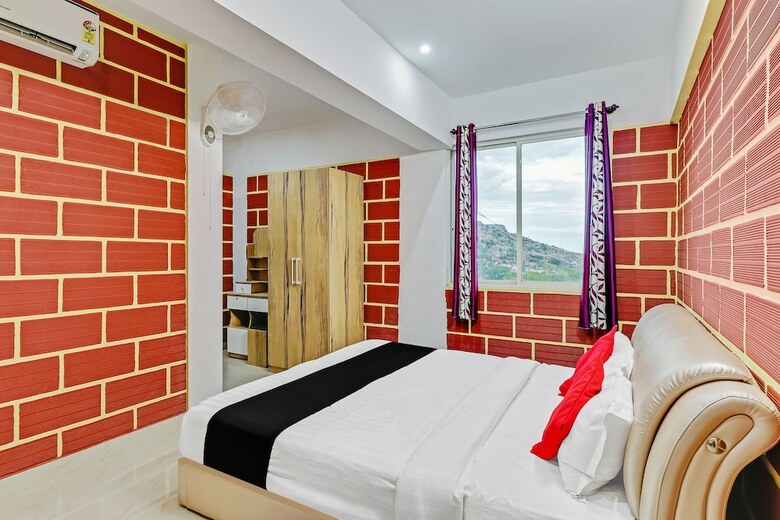 Hotel Capital O 60010 Royal Heritage Resort