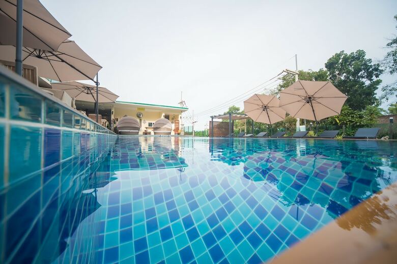 Hotel Elysian Koh Chang Bungalows And Pool Villa