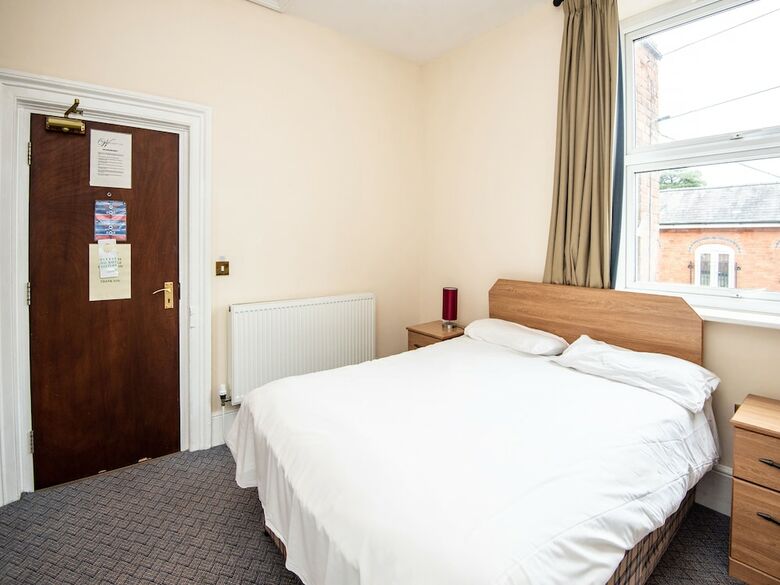 Hotel Oyo The White Hart Inn
