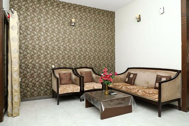 Hotel Pink Petals Service Apartments