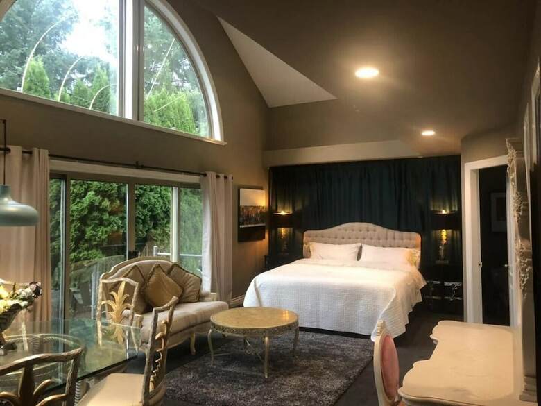 Cedar Manor Bed And Breakfast