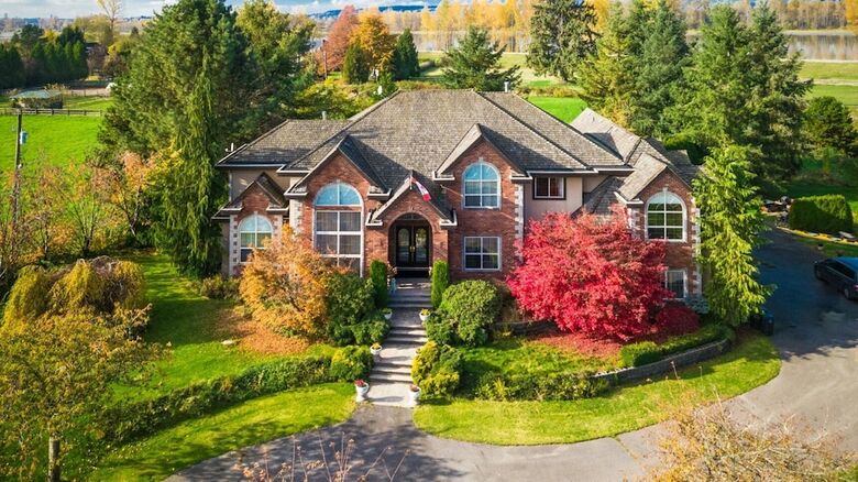 Cedar Manor Bed And Breakfast