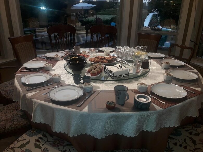 Cedar Manor Bed And Breakfast