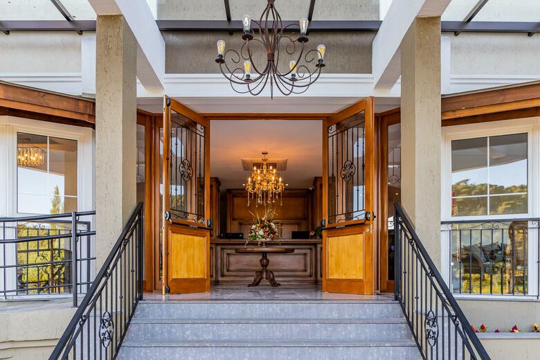 Colina Lagos Hotel
