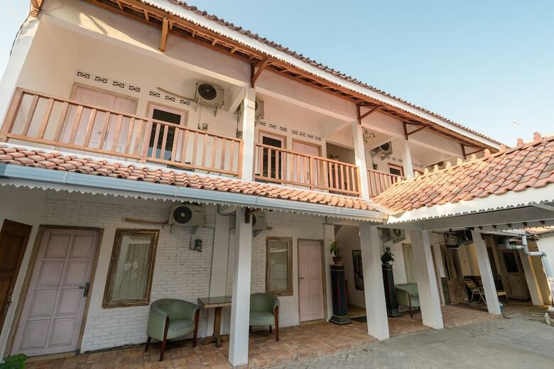 Hotel Oyo 1592 Gading 4U Homestay