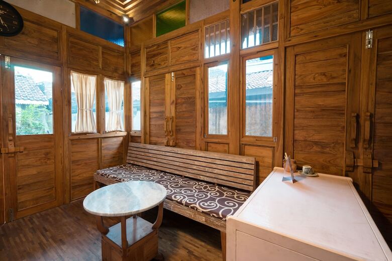 Hotel Oyo 1592 Gading 4U Homestay