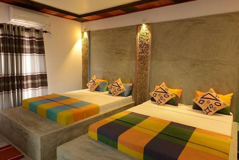Hotel Airport Eco Chalet