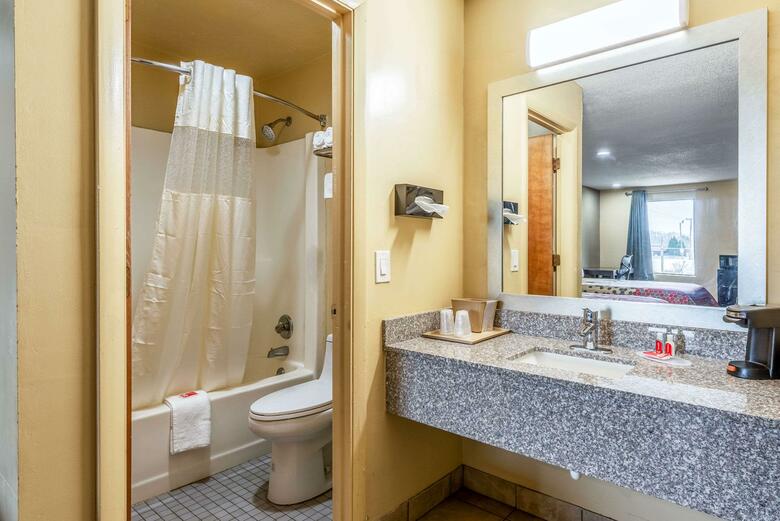 Motel Econo Lodge Inn & Suites