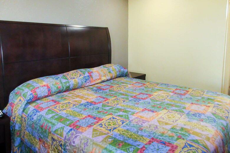 Motel Econo Lodge Inn & Suites