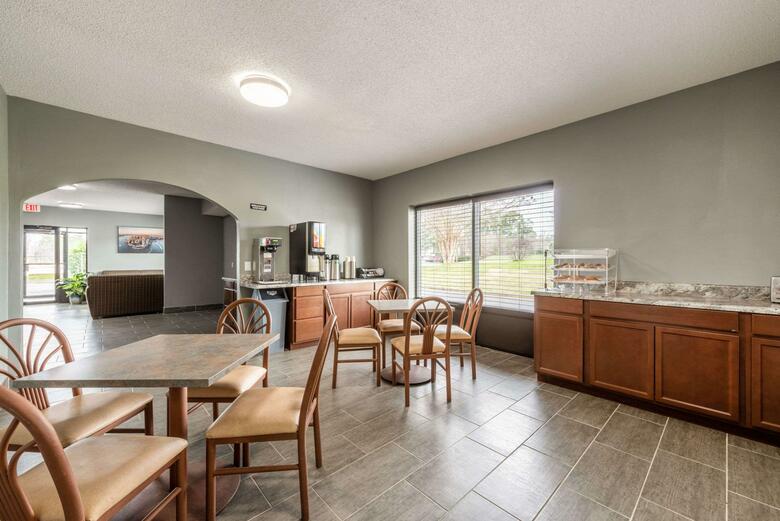 Motel Econo Lodge Inn & Suites