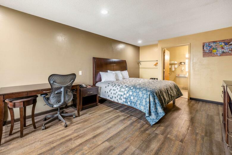 Motel Econo Lodge Inn & Suites