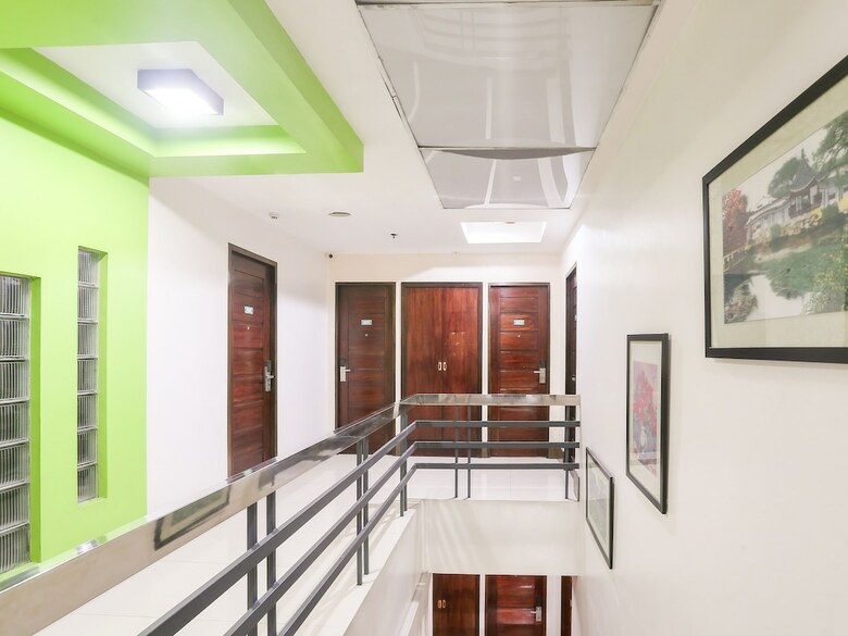 Hotel Oyo 392 Midcon Apartelle