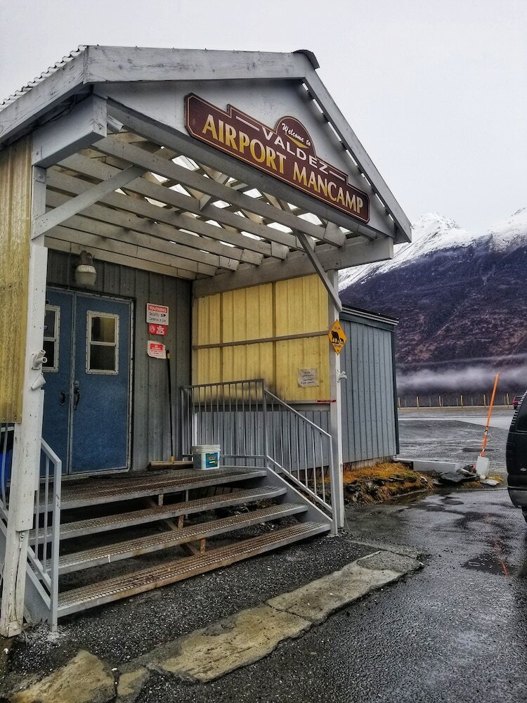 Hotel Valdez Airport Mancamp