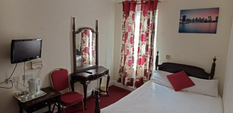 Empire Hotel