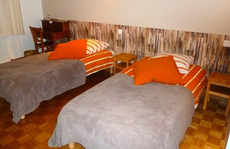 Hotel La Long�re Aux Volets Rouges