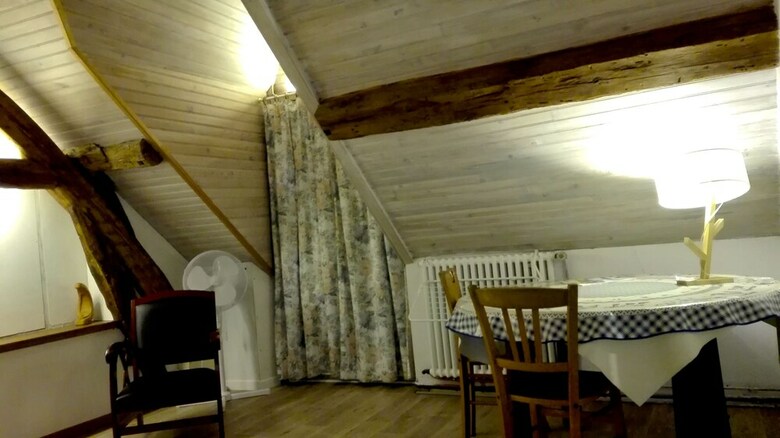Hotel La Long�re Aux Volets Rouges