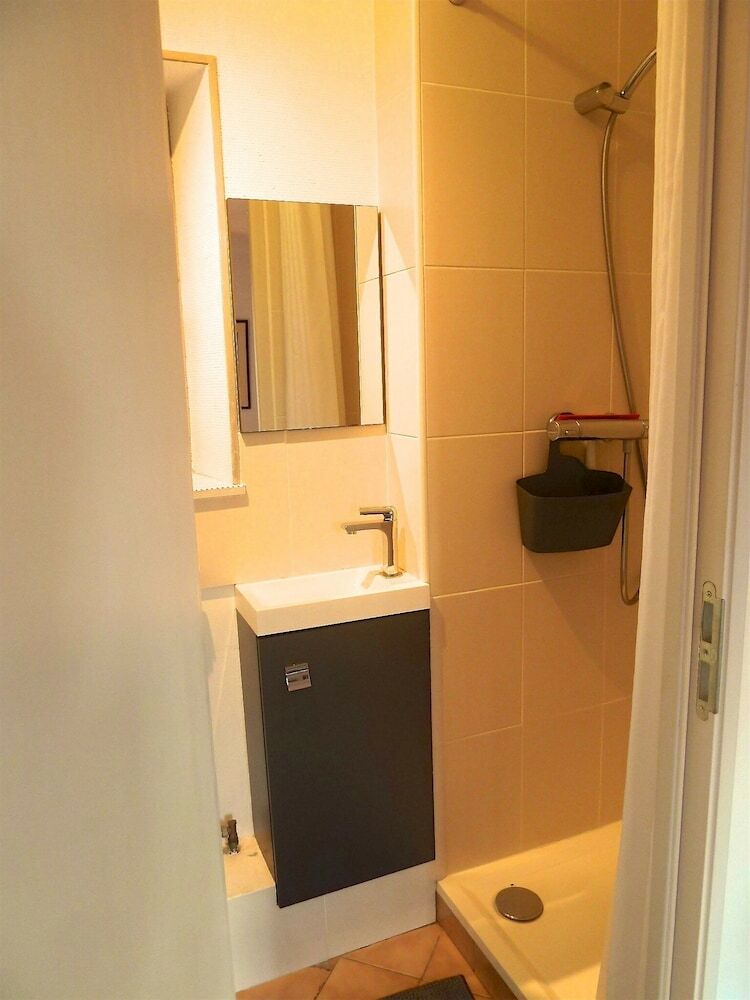 Hotel La Long�re Aux Volets Rouges