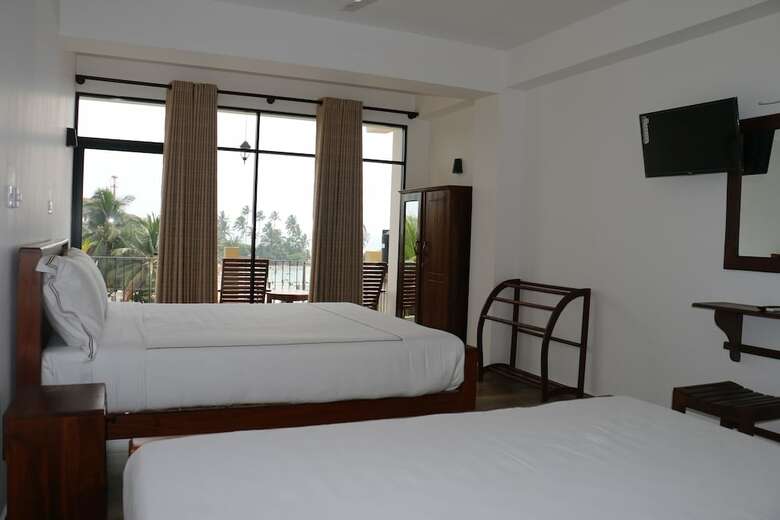 Hotel Chaaya Inn
