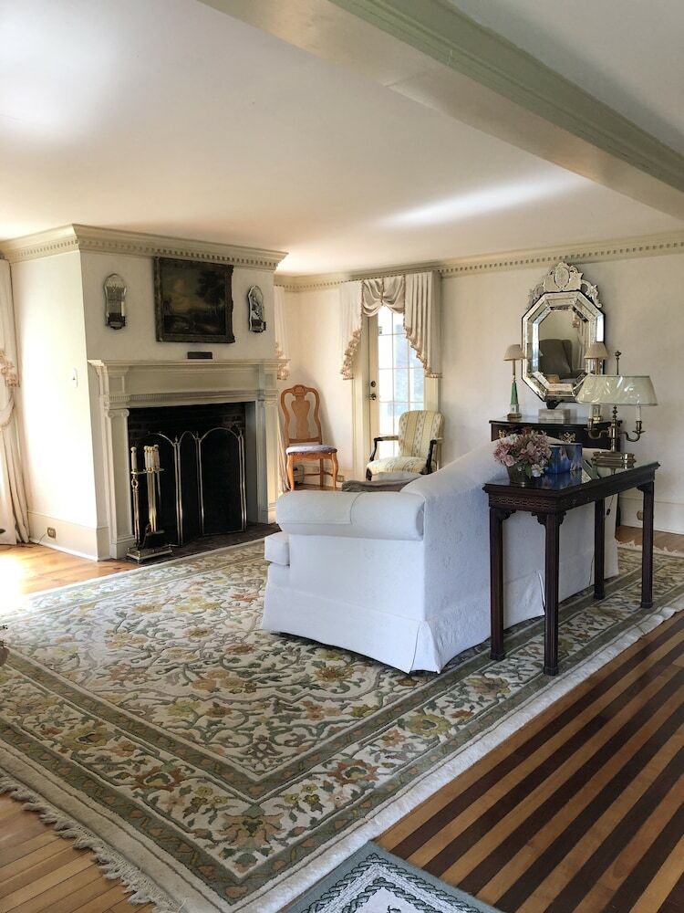Aiken Manor B&B Llc