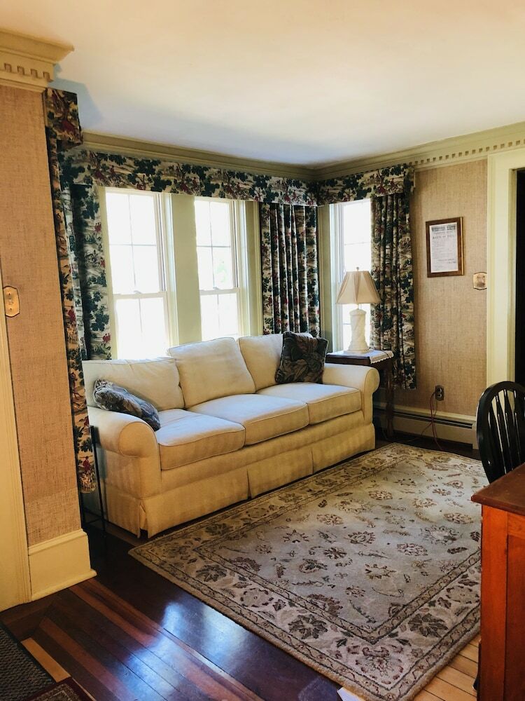 Aiken Manor B&B Llc