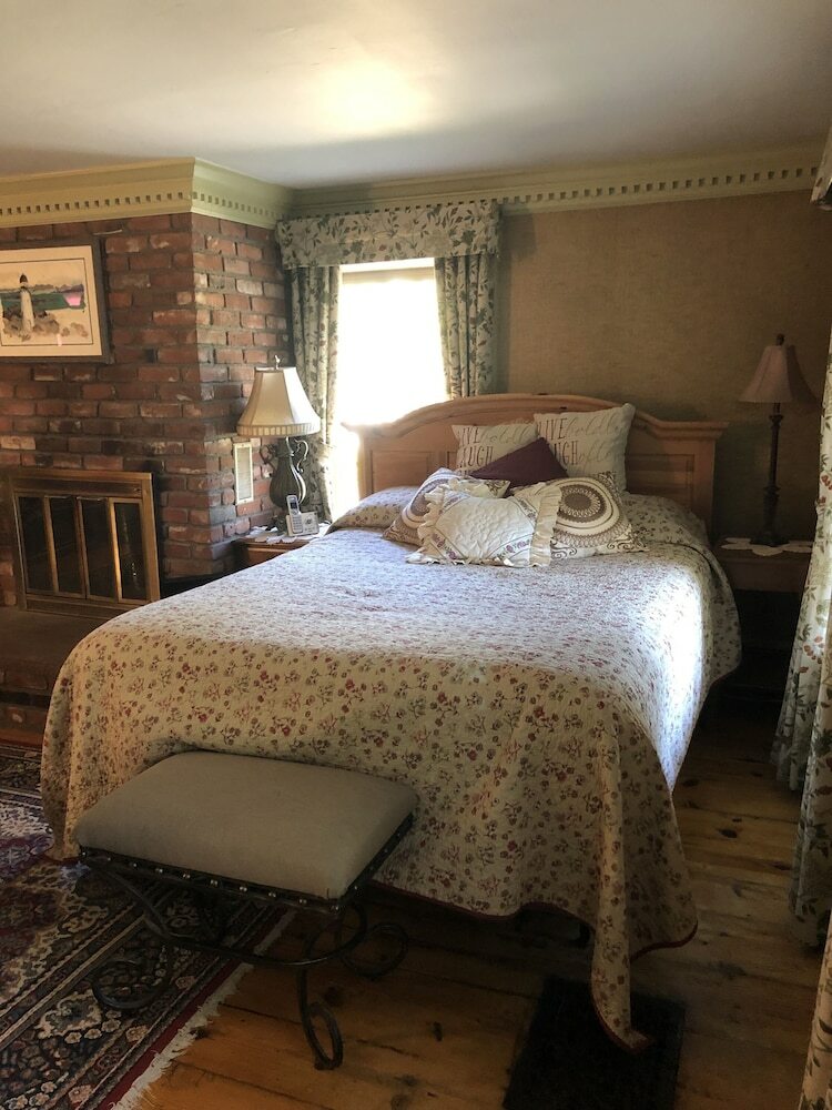 Aiken Manor B&B Llc