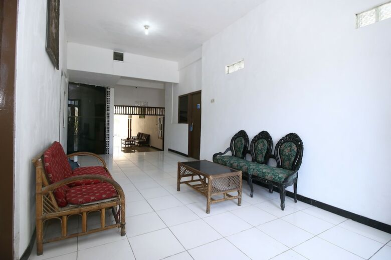 Hotel Medokan House Syariah Surabaya