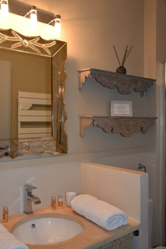 Hotel Le Petit Chateau de Sainte Colombe