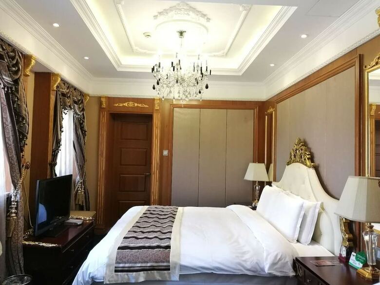 Railway 1896 Garden Hotel